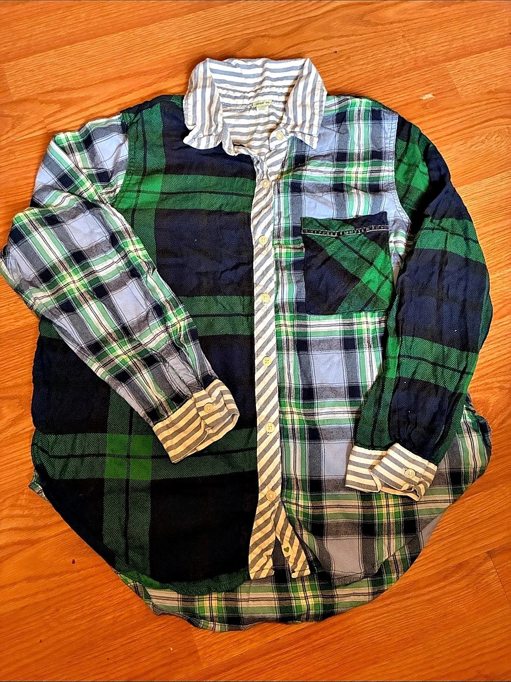 aerie Plaid Button Down in Green & Gray Size Medium